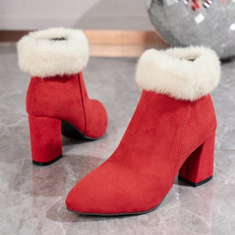 Röda ankelboots med blockklack och fluffig mudd