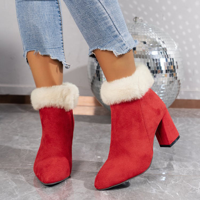 Röda ankelboots med blockklack och fluffig mudd