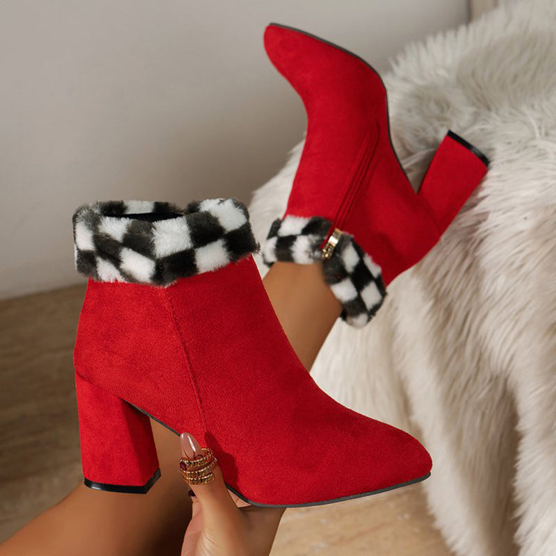 Röda ankelboots med blockklack och fluffig mudd
